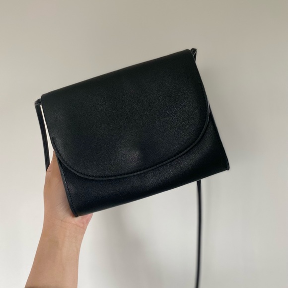 Urban Outfitters Ellie Modern Crossbody Bag - Picture 9 of 10